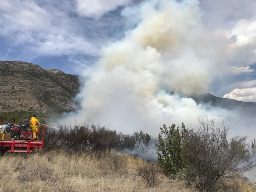 Personal de Protección Civil del Estado informó que se realizan sobrevuelos en helicóptero para la valoración del incendio. (Especial)