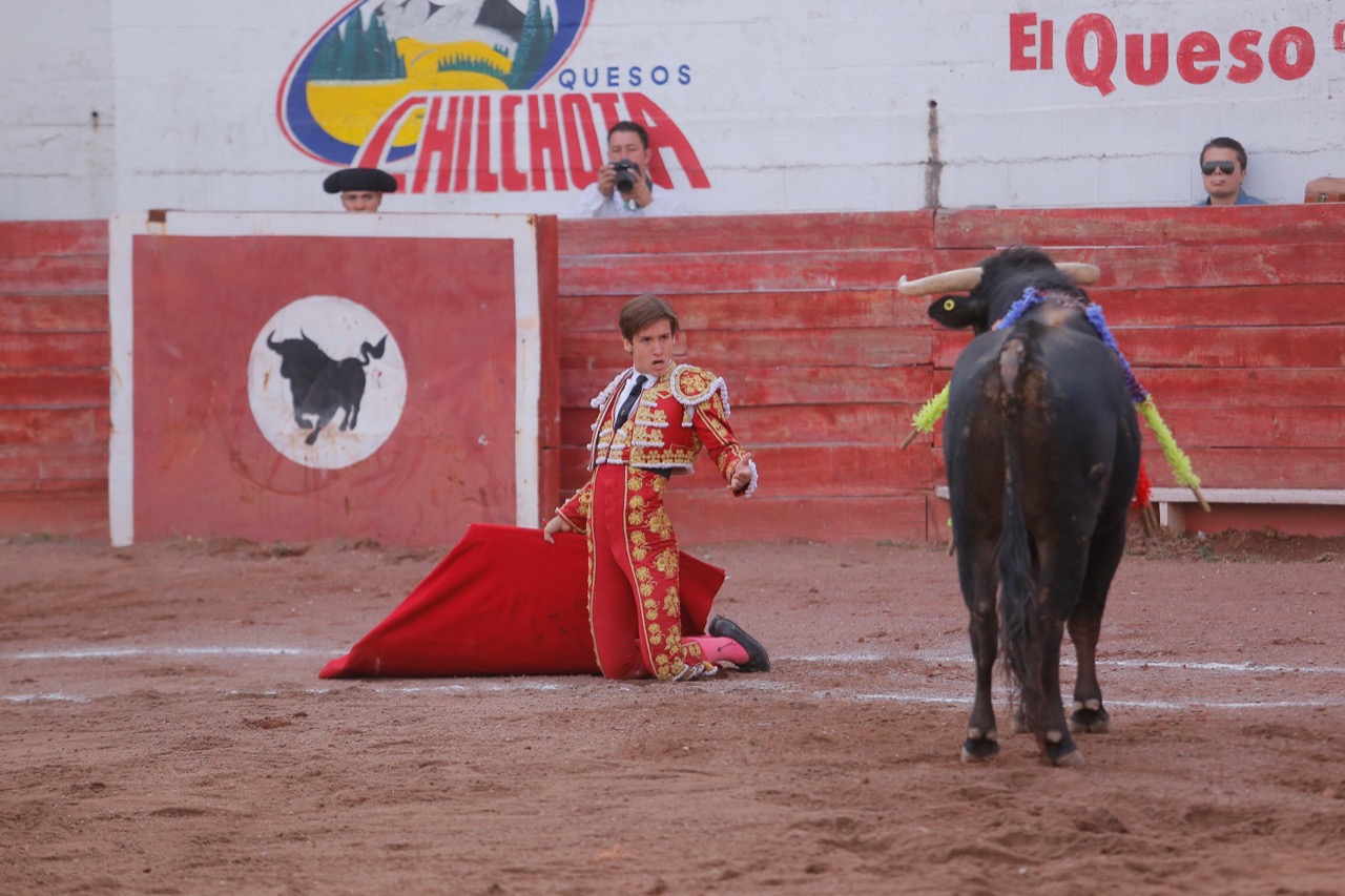 La a plaza de Toros Alberto Balderas de Ciudad Lerdo lució llena. (Óscar Wong)