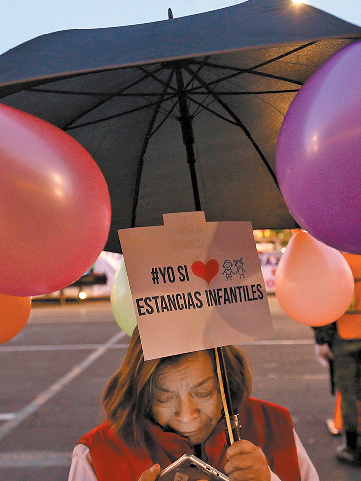 Protesta frente a Palacio Nacional. (Octavio Hoyos)