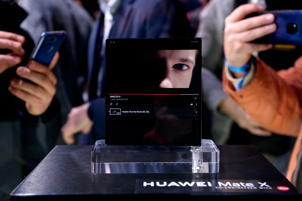 Huawei presenta su teléfono inteligente plegable (AFP)