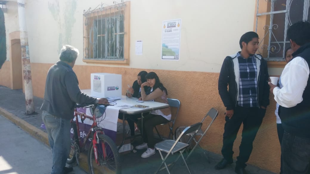 Las mesas que se instalarían este domingo en la presidencia municipal de Juan C. Bonilla para la consulta ciudadana ya no fueron abiertas (Jaime Zambr
