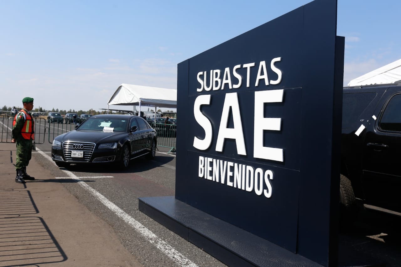 La subasta está a cargo de la SHCP a través del SAE en que se ofertan diversos vehículos de uso oficil (Araceli López)