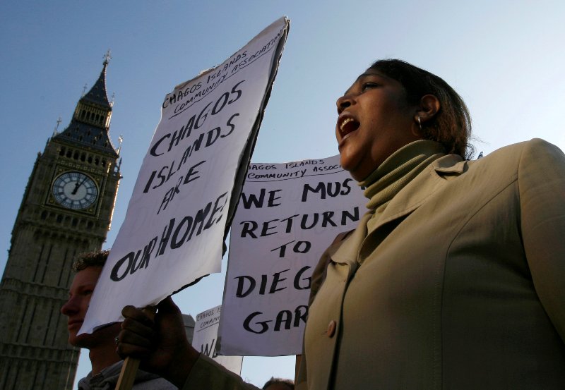 La isla de chagos es nuestro hogar, gritan manifestantes en Londres. (Reuters)