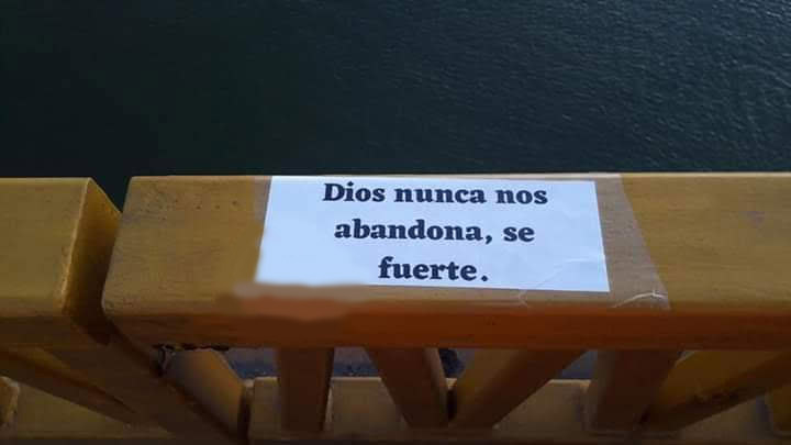 Mensajes en Puente de Tampico.