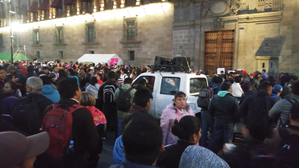 Los maestros han llegado desde su campamento instalado este lunes en la Cámara de Diputados. (César Velázquez)
