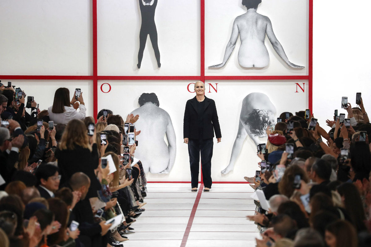 Maria Grazia volvió a lanzar un mensaje feminista a través de la ropa de Dior. (AFP)