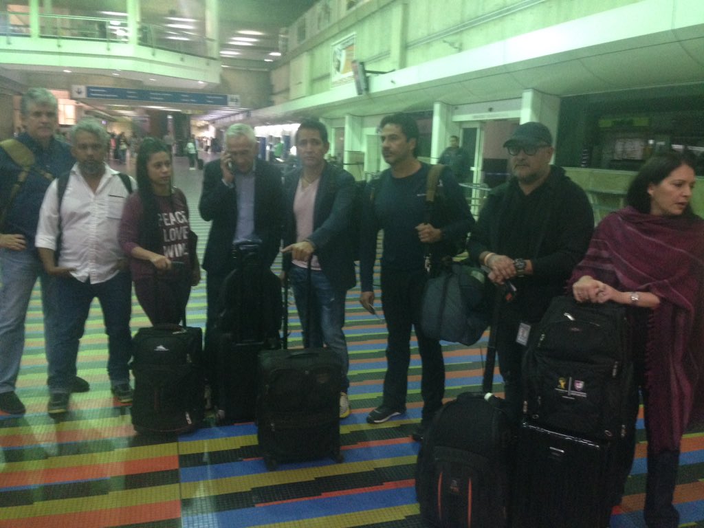 Según el SNTP, Ramos y sus compañeros fueron escoltados hasta el aeropuerto por el Servicio de Inteligencia venezolano. @SNTP