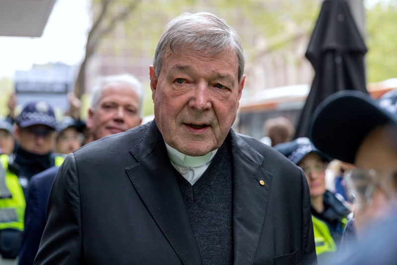 El cardenal fue declarado culpable de un cargo de penetración sexual y de otros cuatro actos indecentes contra dos monaguillos de 12 y 13 años en 1996