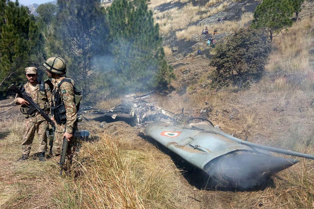 En el duelo aéreo, un caza de la fuerza aérea de Pakistán fue derribado por un Mig-21 Bison del ejército del aire de India. AFP