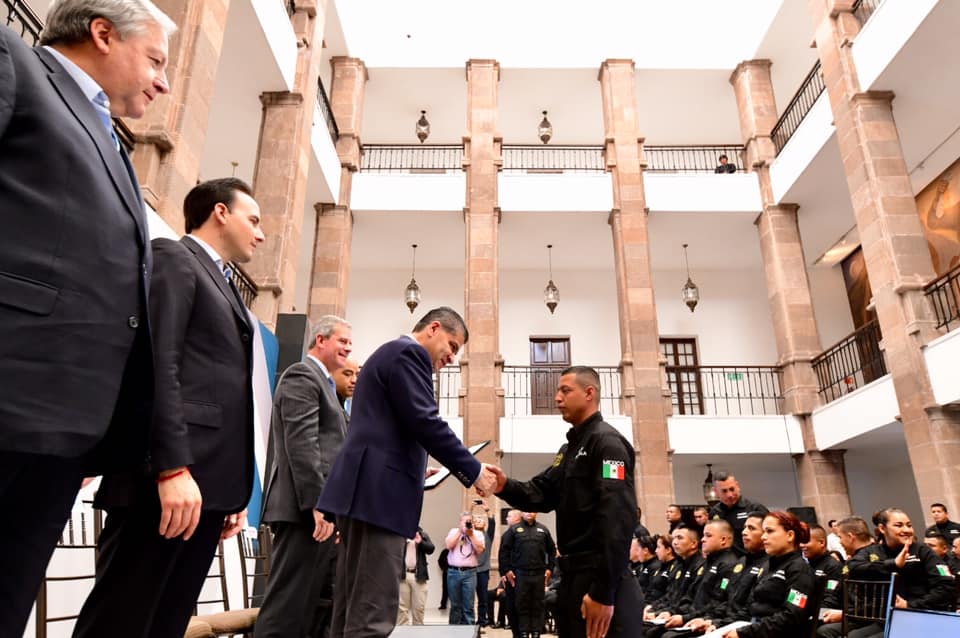 Hoy se graduaron 50 policías en Coahuila. (Facebook Miguel Riquelme)
