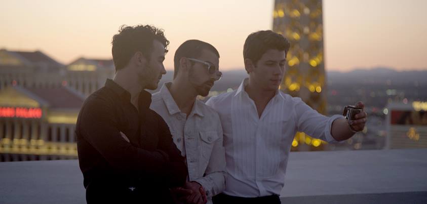 Jonas Brothers (Facebook).
