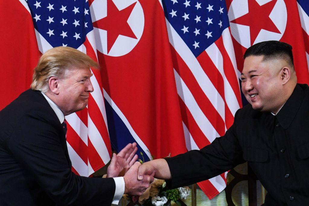 Trump y Kim en su segundo encuentro en  Hanói. AFP