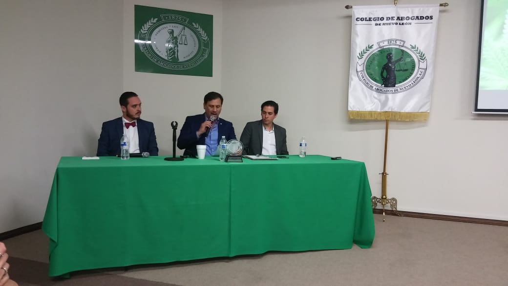 Diego Figueroa brindó una conferencia en el Colegio de Abogados de Nuevo León. (Orlando Maldonado)