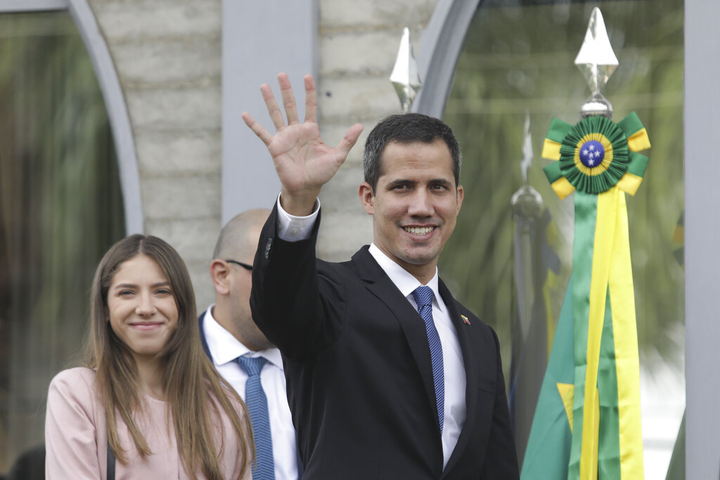 El equipo de Guaidó evalúa una posible visita a Roraima, estado fronterizo de Brasil. AP