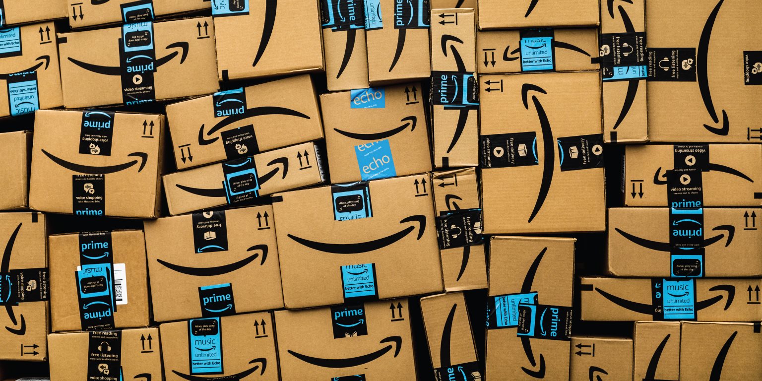 Las entregas de compras en línea individuales contaminan más que las ventas en tiendas físicas. (Facebook Amazon)