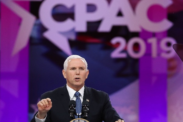 El vicepresidente de EU, Mike Pence, aseguró que el muro fronterizo estará listo antes de que acabe el mandato de Trump. (AFP)