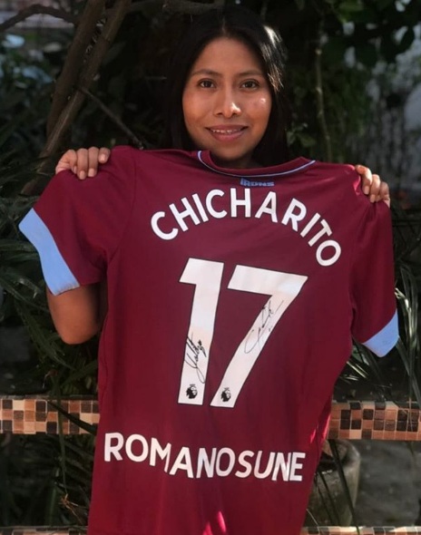 Yalitza Aparicio luce playera de Javier 'El Chicharito' Hernández. (Instagram)