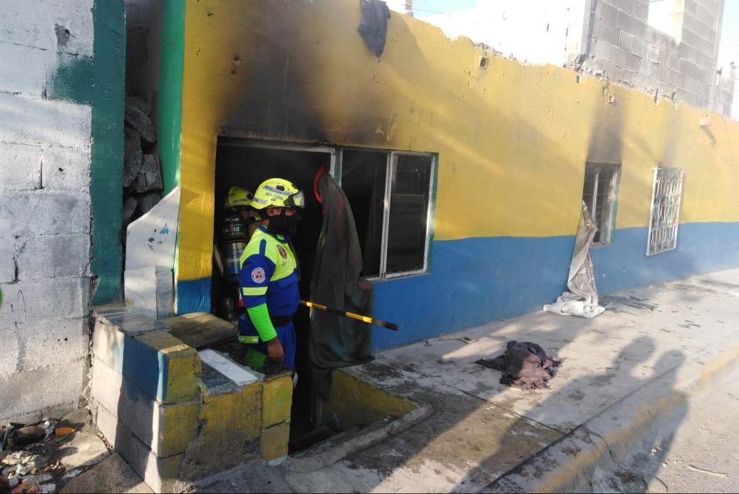 Un aparente corto circuito provocó el incendio. Foto: Especial