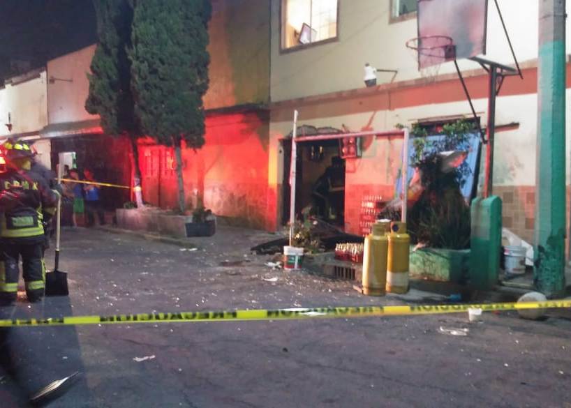 La explosión provocó que se rompieran las ventanas y la puerta principal del domicilio. | Alejandro Gónzalez