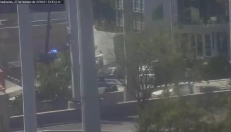 El metraje fue captado por cámaras de seguridad ubicadas en Lázaro Cárdenas y Vasconcelos