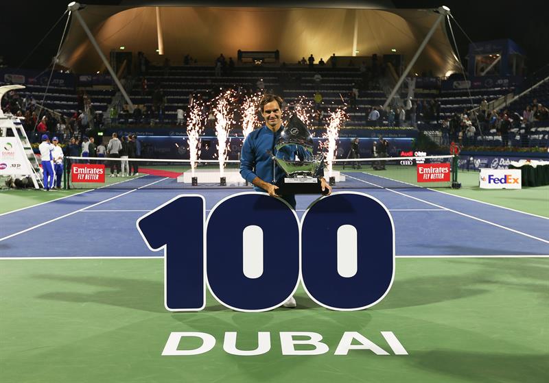 Roger Federer conquista el título 100 de su carrera en Dubái (EFE)