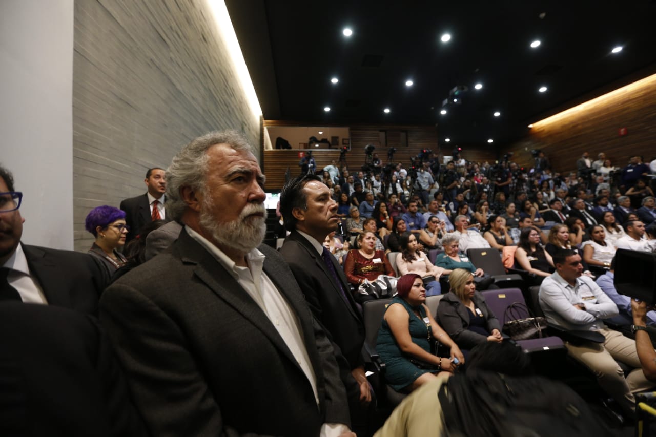 Alejandro Encinas y Cuitláhuac García durante el evento realizado en Ciudad de México (Héctor Téllez)
