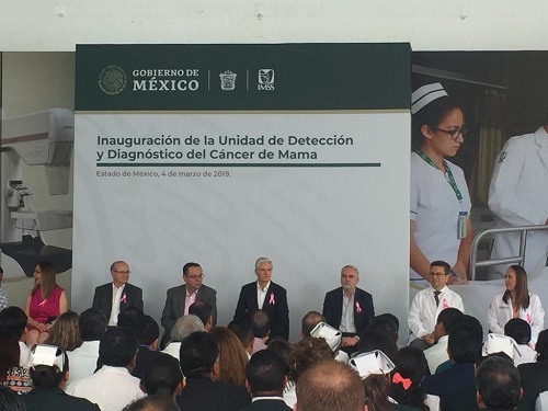 Durante la inauguración con autoridades federales y locales. (Alejandra Gudiño)