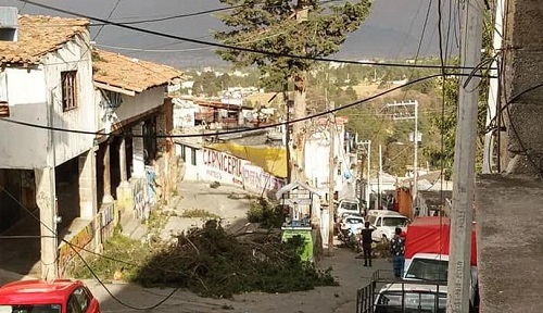 Sobre las calles de la localidad algunas de las afectaciones. (Especial)