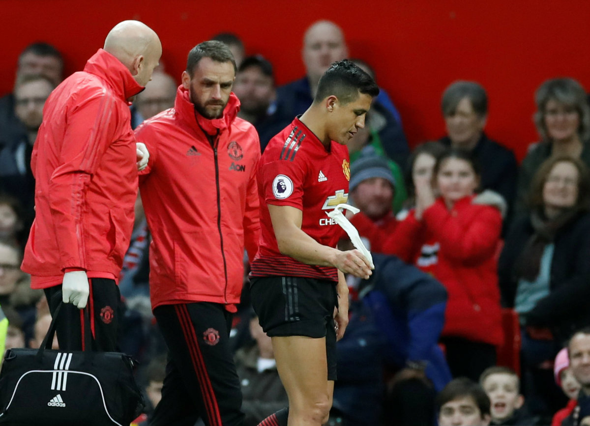 Alexis Sánchez es baja con el Manchester United por lesión (Reuters)