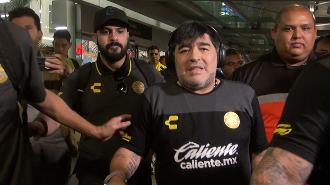 Diego no atendió a los medios de comunicación y los aficionados se quedaron con las ganas de un autógrafo. (Especial)