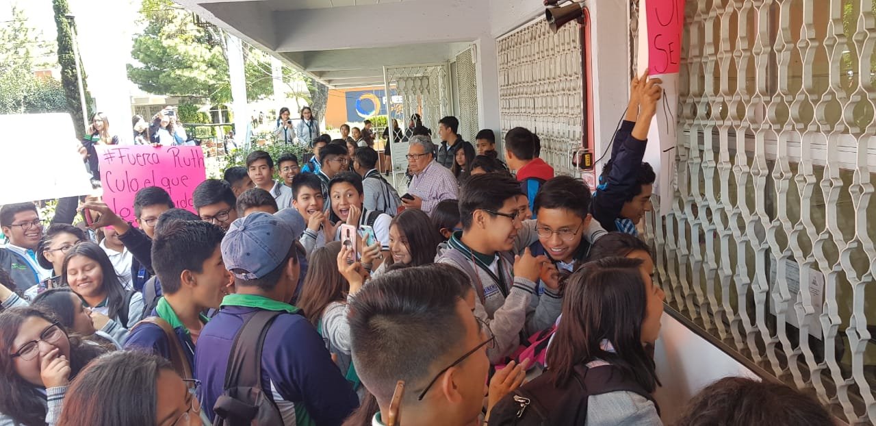 Los estudiantes inconformes revelaron que uno de sus docentes ya fue despedido; mientras que otro fue cambiado a otro plantel (Jaime Zambrano)