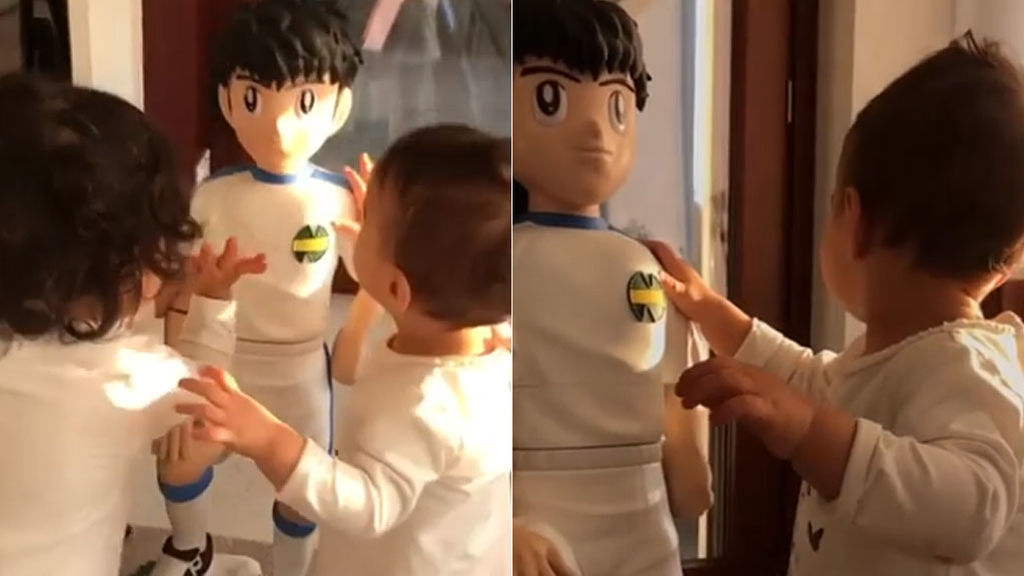 Hijas de Cristiano conocen a Oliver Atom (Especial)