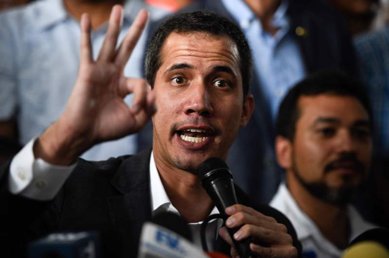 El líder del antichavismo se reunió esta jornada con sindicalistas de la Cancillería, la estatal eléctrica Corpoelec, compañías telefónicas y petroler
