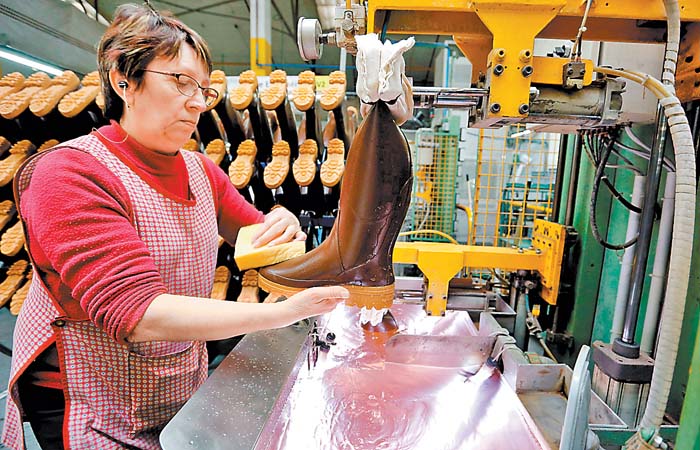 El sexo femenino dedica, en promedio, el doble de tiempo a trabajos no remunerados. Especial