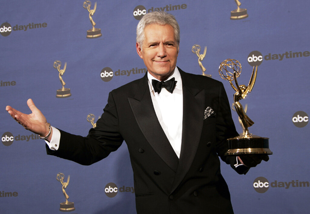 Alex Trebek reveló en un video publicado en Twitter que padece cáncer en estado avanzado (AP).