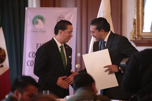Las autoridades firmaron además un convenio de colaboración. (Tania Contreras)