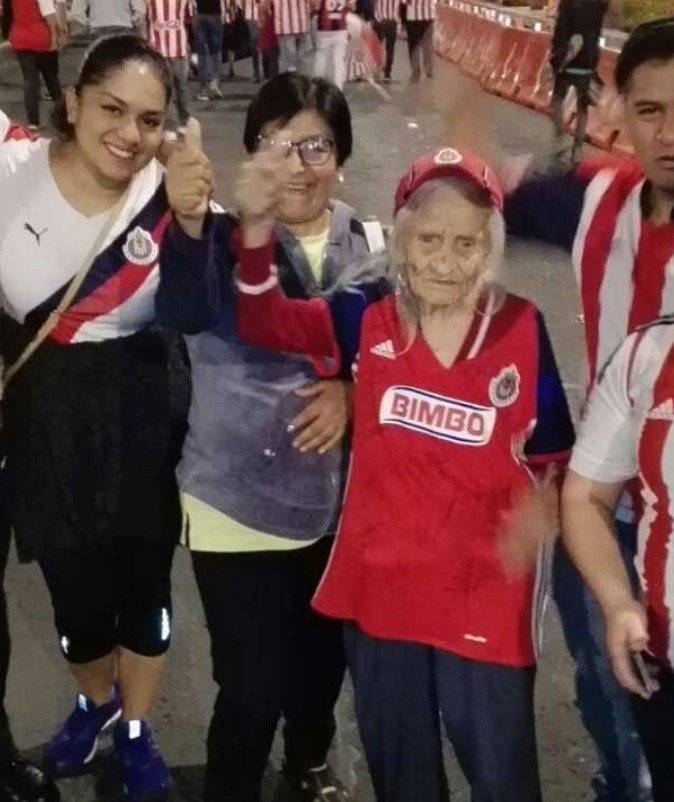 Carmen Vargas celebrando el último título de Chivas (Especial)
