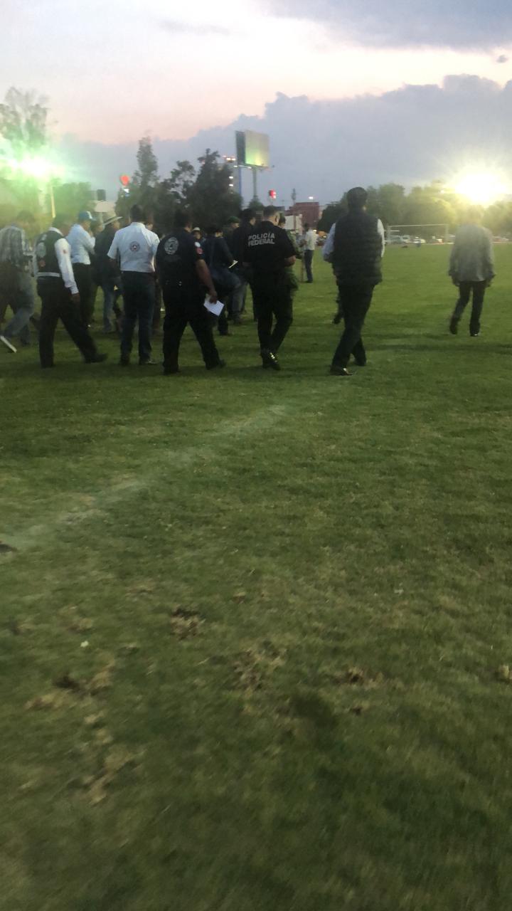 Diferentes corporaciones de seguridad acudieron a la deportiva para verificar la zona