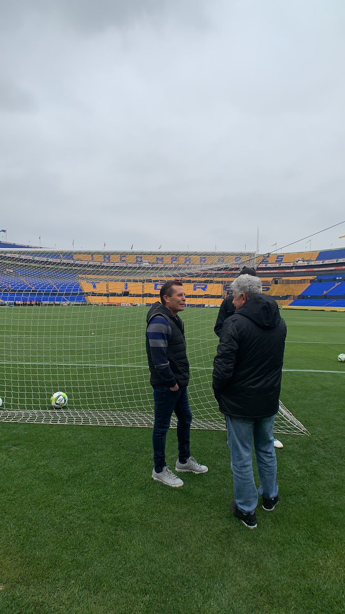 Julio César Chávez en la práctica de los Tigres (@TigresOficial)