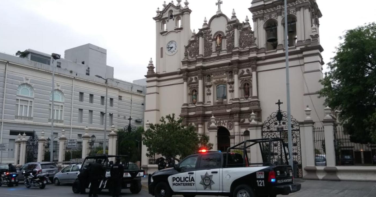 Policía y Tránsito de Monterrey indicaron que hay que reducir la velocidad en las zonas aledañas a estas iglesias. Foto: Especial