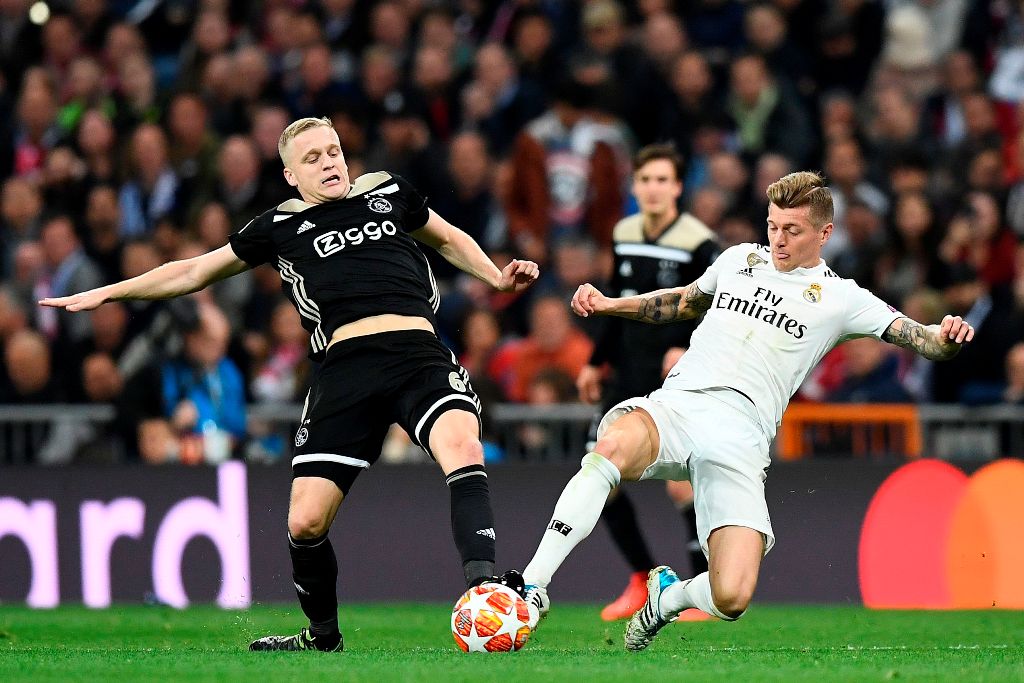 Real Madrid ante el Ajax  en el estadio Santiago Bernabéu (AFP)