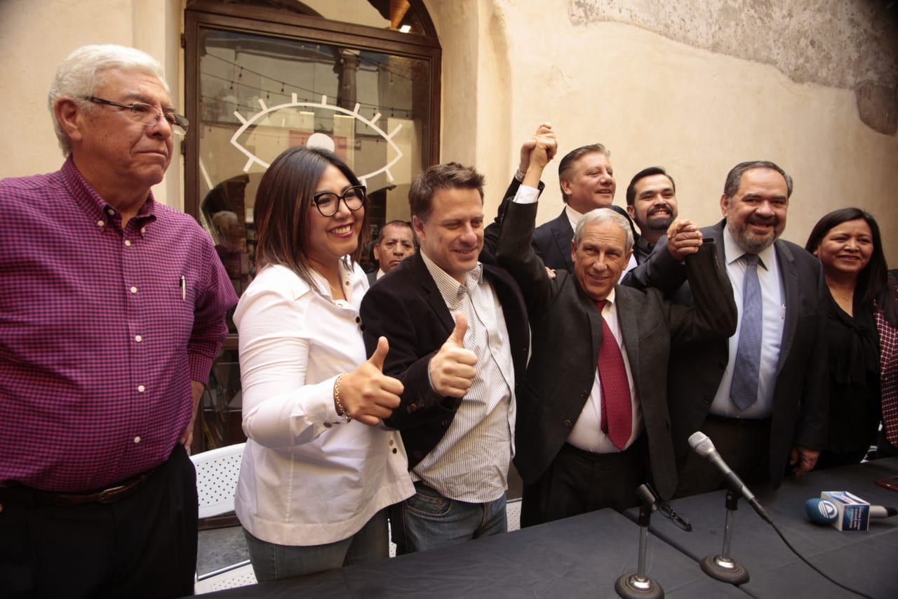 Enrique Cárdenas agradeció al PAN, al PRD y a MC por su postulación  (Andrés Lobato)