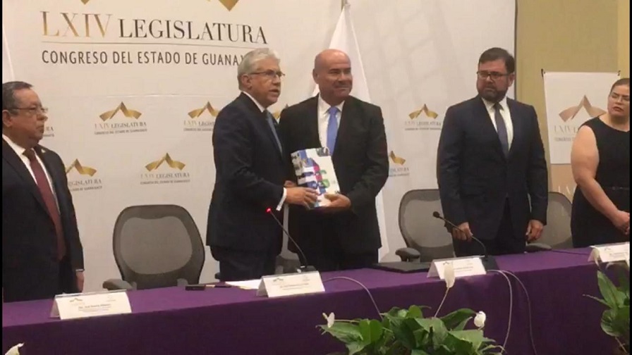 Entregan primer Informe de Gobierno