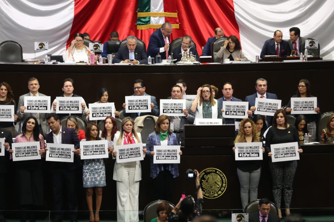 Movimiento Ciudadano protestó en tribuna por la igualdad de derechos entre hombres y mujeres/Javier Ríos.