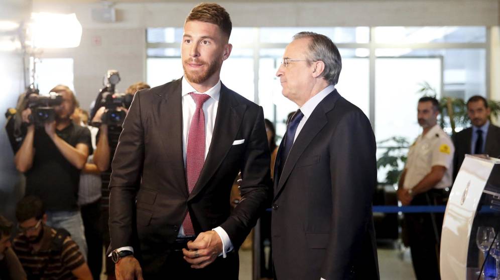 Sergio Ramos y Florentino Pérez en el Santiago Bernabéu (EFE)