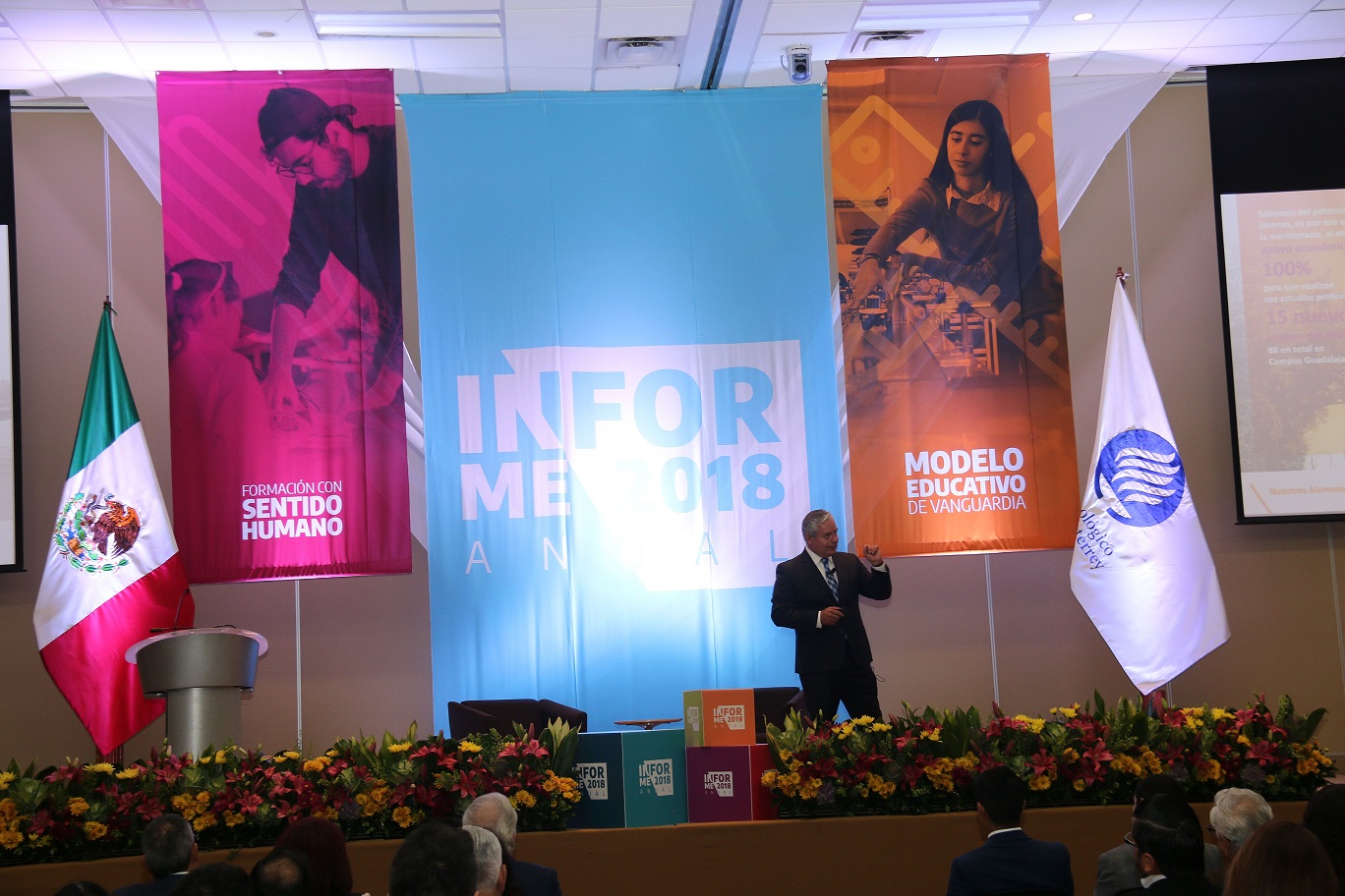 Mario Adrián Flores Castro explicó el modelo Tec 21. (ESPECIAL)