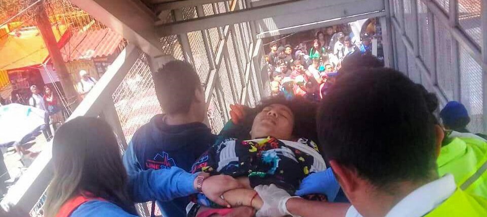 Una mujer cayó a las vías del Metro Guelatao. (Jorge Becerril)