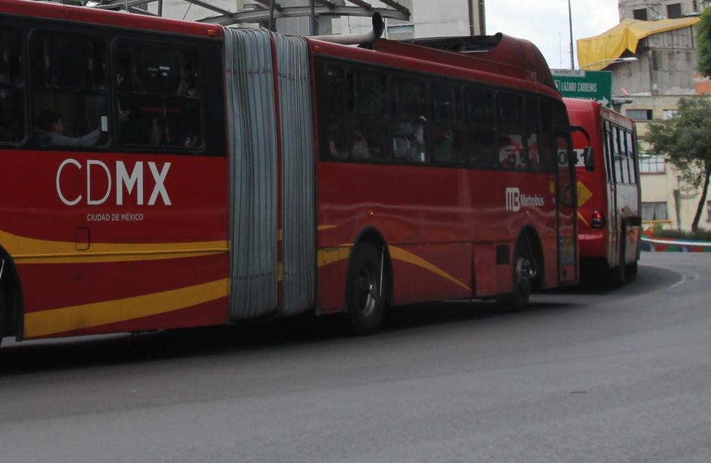 El usuario falleció en la estación de Metrobús Insurgentes. | Cuartoscuro