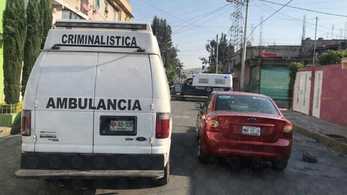 Las autoridades cerraron la calle para iniciar con las investigaciones. (Jorge Berrerril)