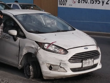 Del lado del copiloto se encontraron varios golpes, mientras que en la parte del piloto había manchas hemáticas.